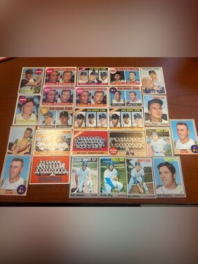 Topps 1960’s Major League Rookie Stars / Team Cards Baseball Cards (25 Cards)